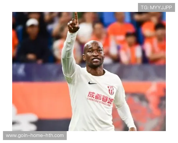 费利佩接罗慕洛角球传中，力压后卫头球破网